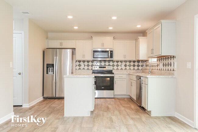 Building Photo - 330 Estelle Dr