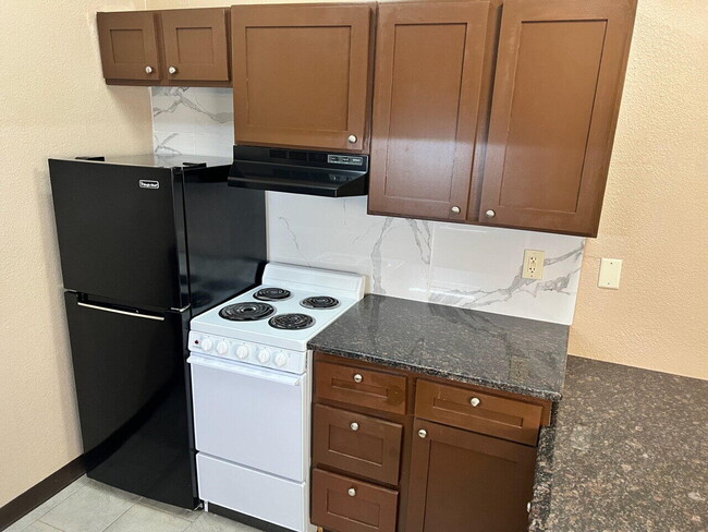 Building Photo - 226 Cherry St