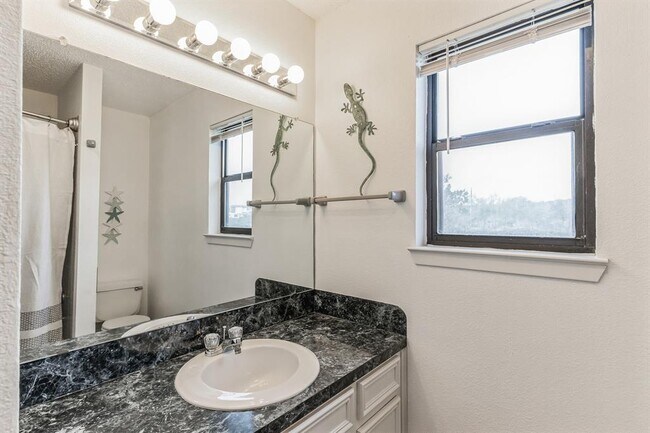 Building Photo - 22518 Felicia Dr