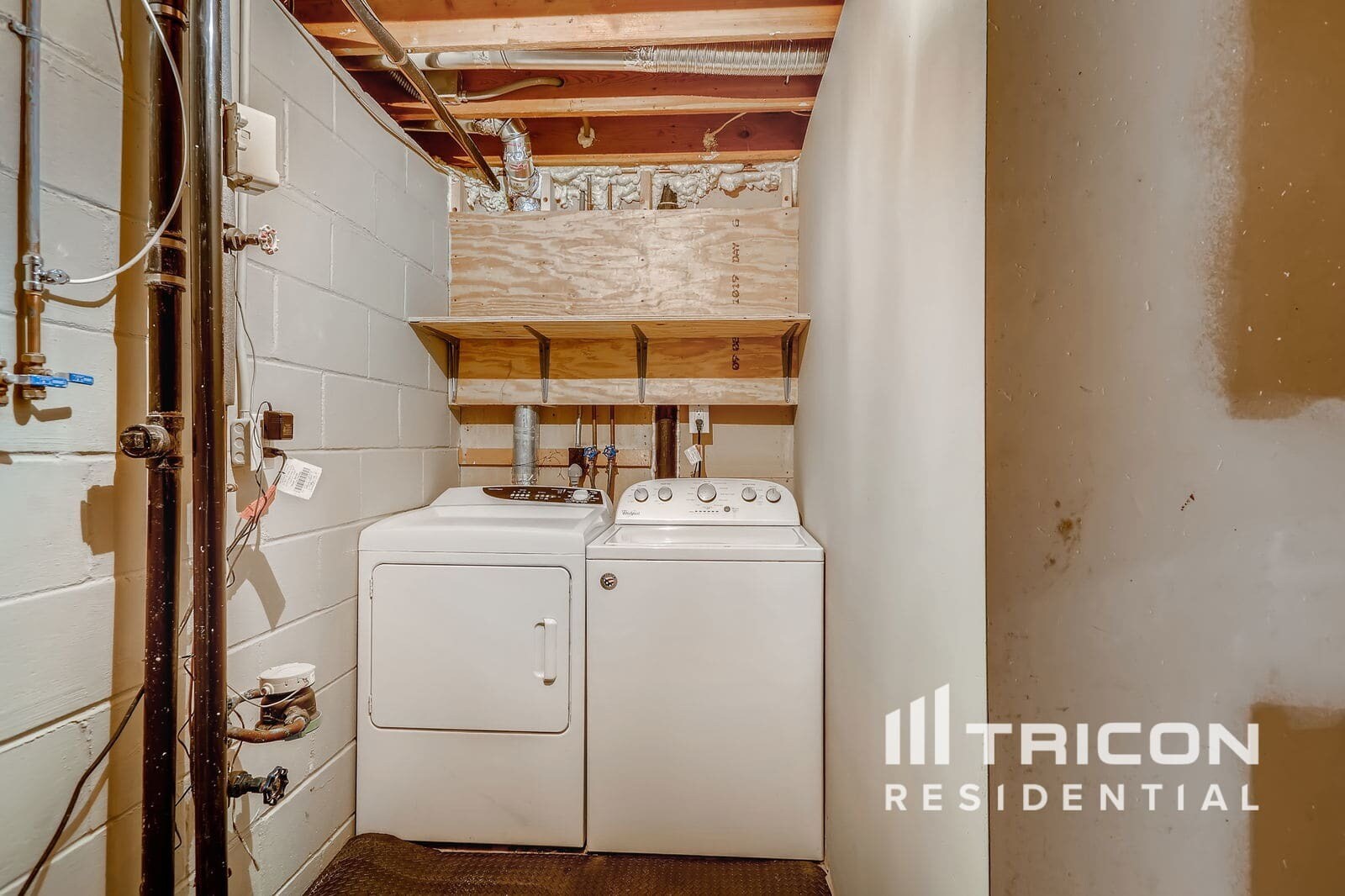 Building Photo - 3409 Brookview Dr