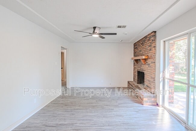 Building Photo - 2412 Laneway Dr