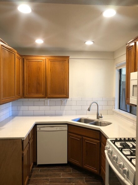 Building Photo - 22885 Hilton Head Dr