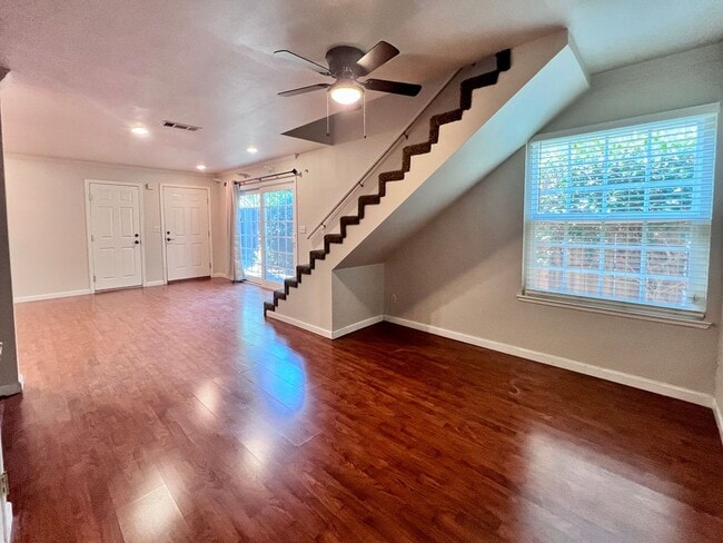 Building Photo - $1,795 Blackstone & Sierra, 2 Bed Condo + ...