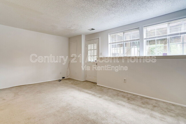 Building Photo - 5328 Larochelle Ct