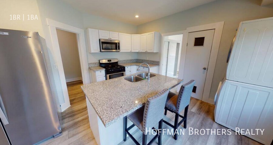 Building Photo - 1334 S Catalina St