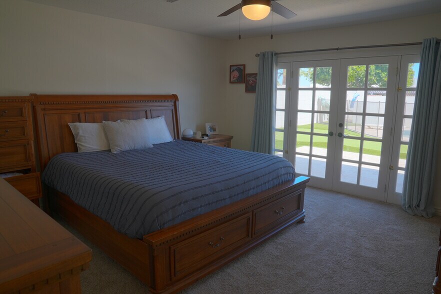 Building Photo - 2526 E Mercer Ln