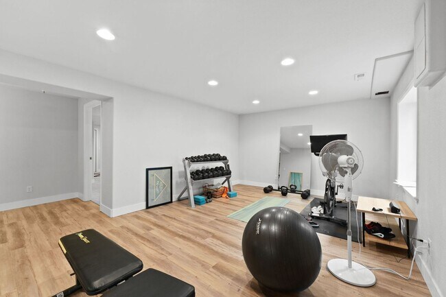 Building Photo - September 2026 - June 2027 Stunning Fully Furnished Rental in Golden, Colorado
