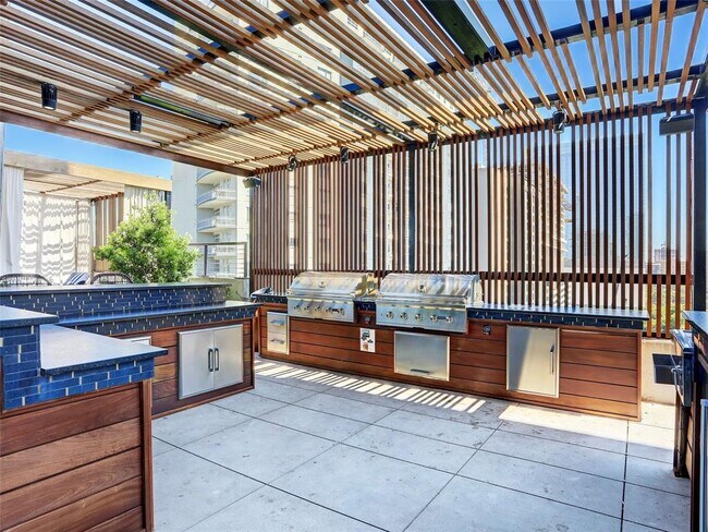 Building Photo - 70 Rainey St