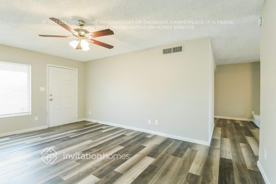 Building Photo - 2636 E Cactus Rd