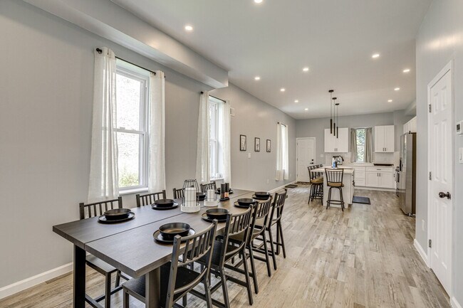 Building Photo - 5321 Wakefield St