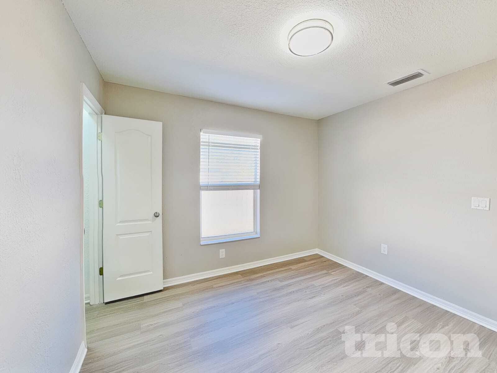 Building Photo - 3798 Fontainebleau St