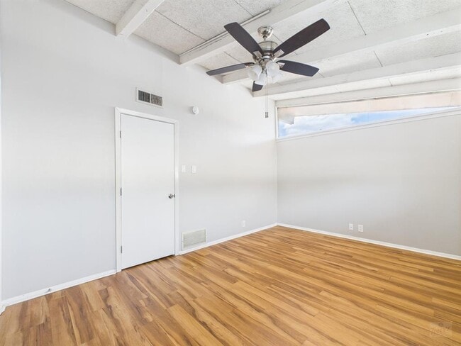 Building Photo - 2404 Longview St