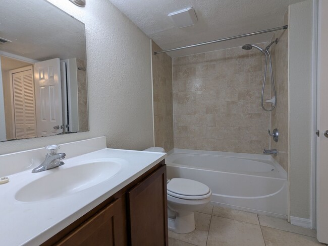 Building Photo - First Floor 1 Bedroom, 1 Bathroom Condo in...