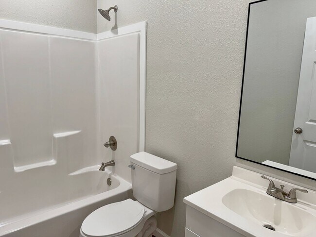 Building Photo - Fully Remodeled 3 Bed 2 Bath In Floral Hei...