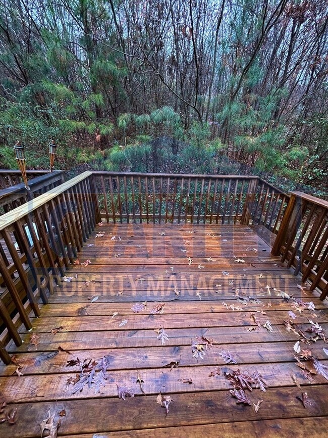 Building Photo - Two bedroom apartment! Great location!