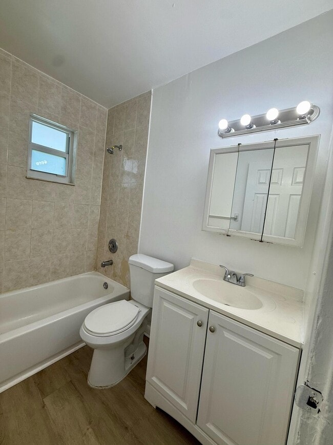 Building Photo - 3221 NE 7th Ave