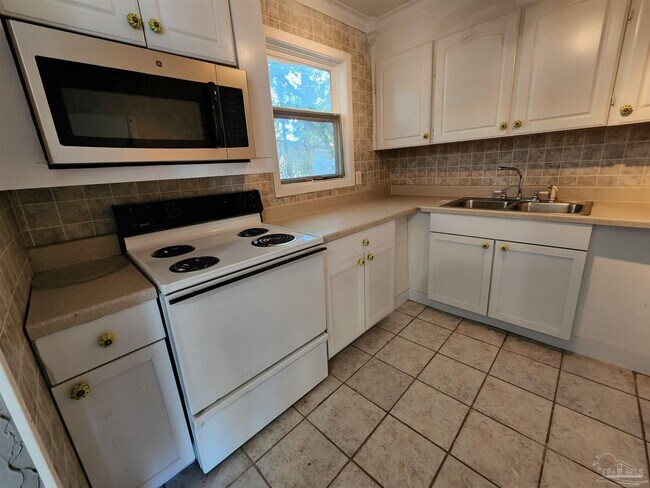 Building Photo - 3052 Creighton Rd