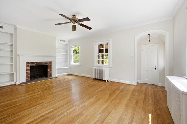 Building Photo - 1500 44th St NW