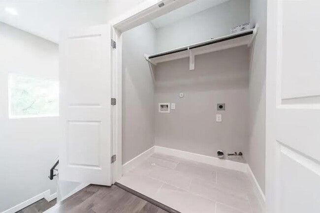Building Photo - 1329 Buescher Dr