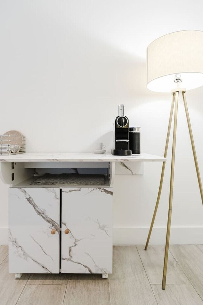 Building Photo - 101 NE 34th St