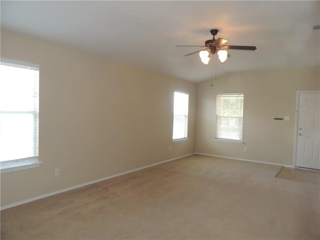 Building Photo - 315 Feathergrass Dr