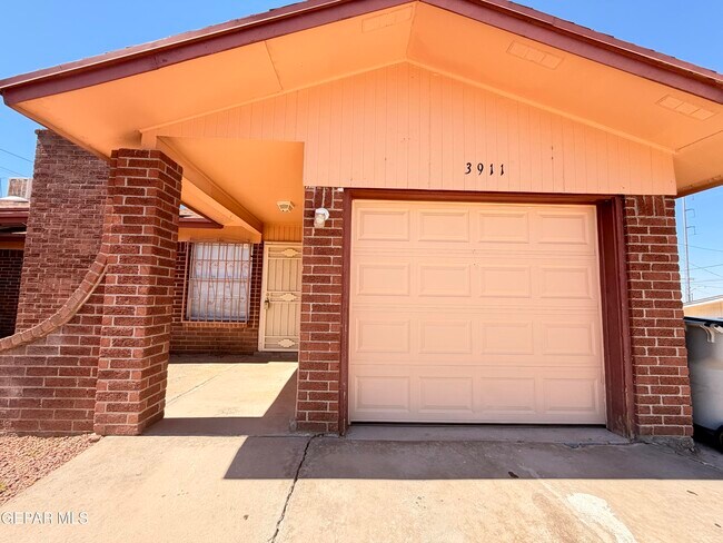 Building Photo - 3911 Moonlight Ave