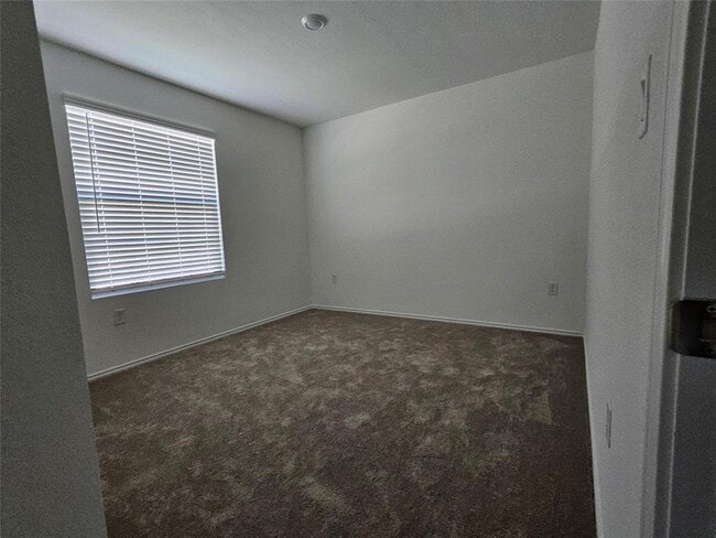 Building Photo - 400 Camargue Dr