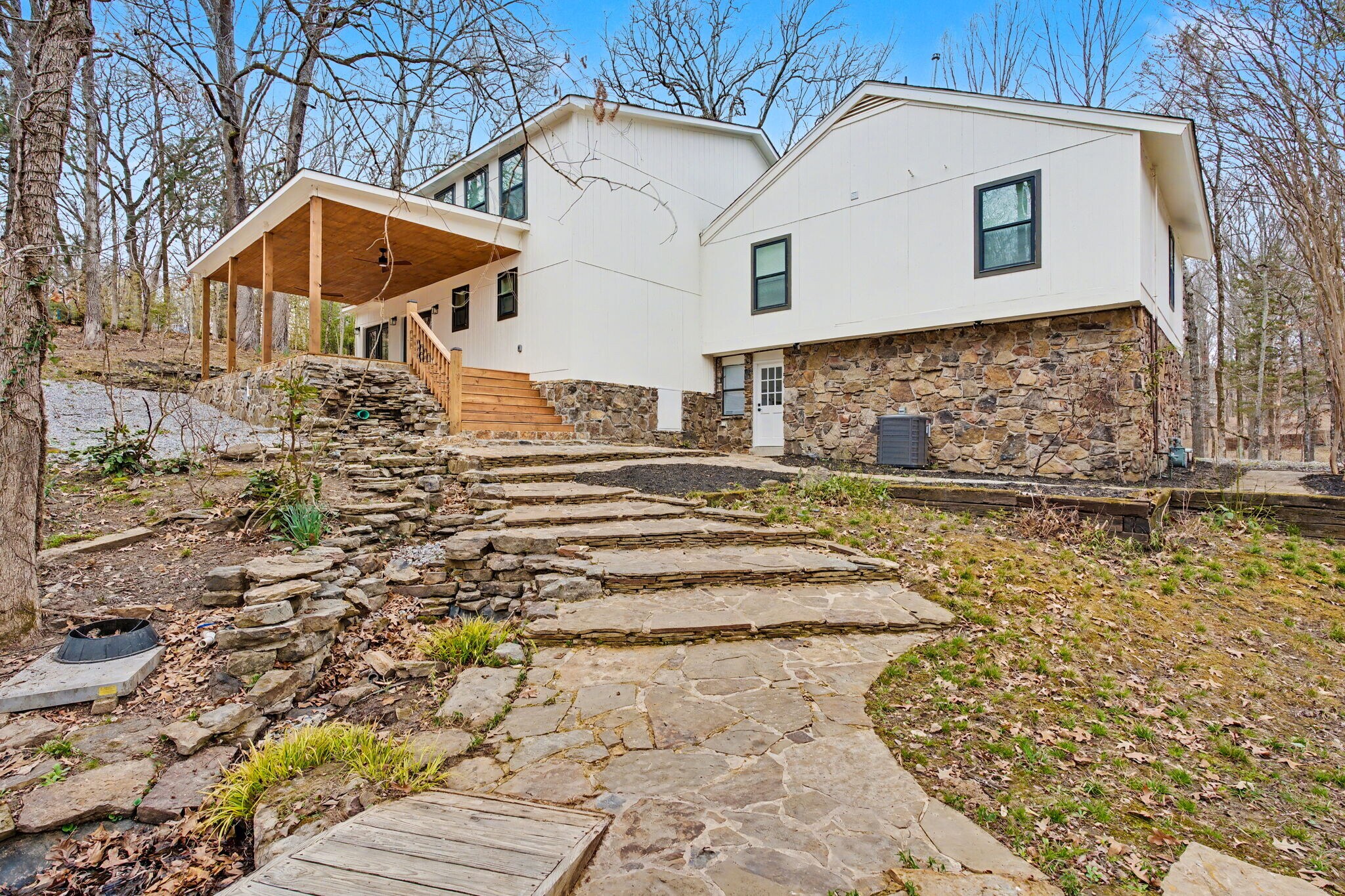 Building Photo - 9345 Rocky Woods Dr