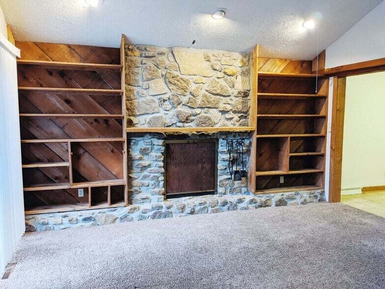 Building Photo - 208 S Hillsdale Dr