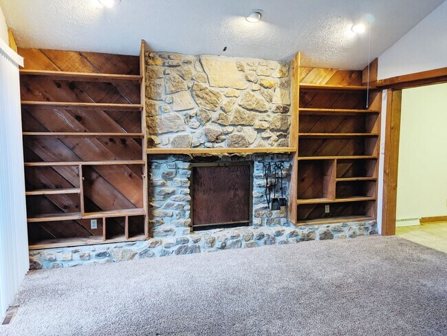 Building Photo - 208 S Hillsdale Dr