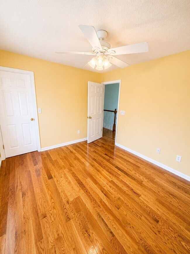 Building Photo - 1525 Clarendon Way