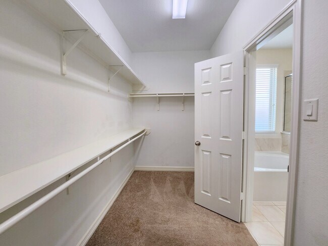 Building Photo - 10551 Paula Bluff Ln