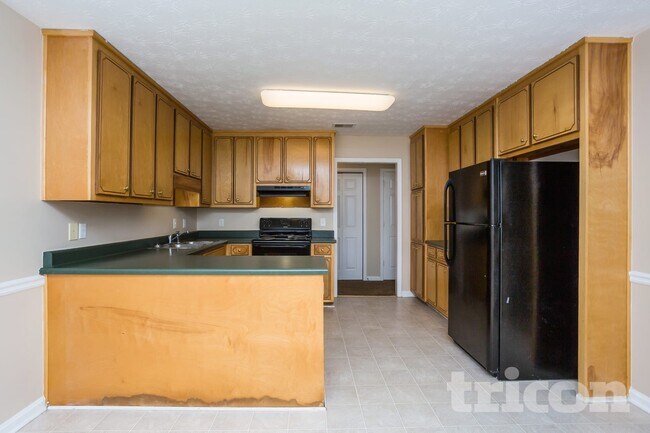 Building Photo - 100 5 Oaks Dr