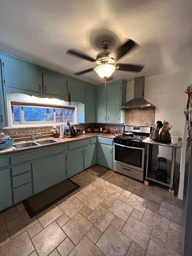 Building Photo - 945 Agua Fria St