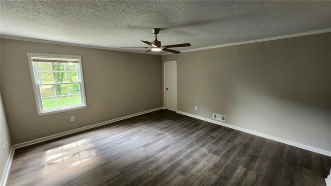 Building Photo - 1007 Strawberry Ln