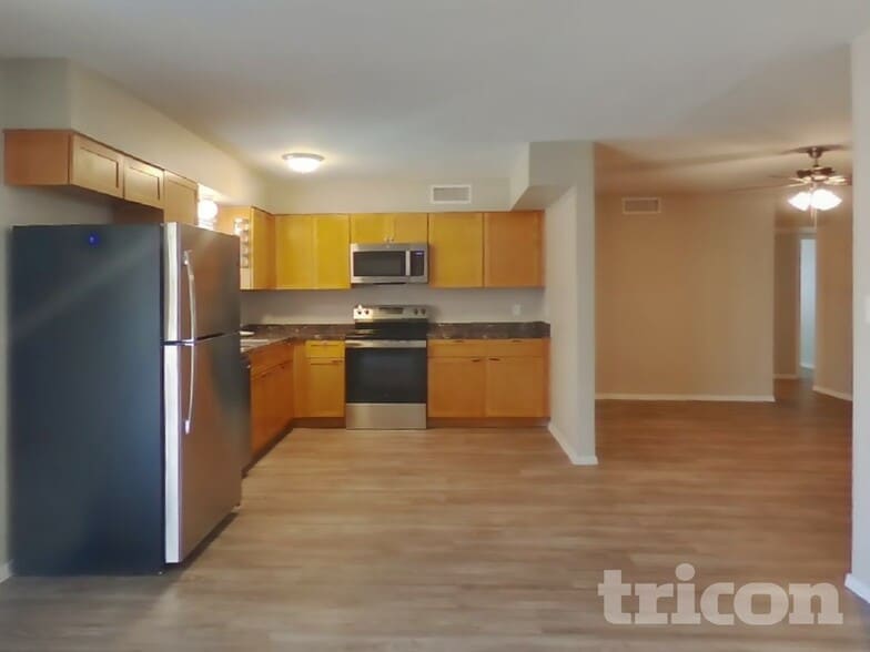 Building Photo - 8102 W Heatherbrae Dr