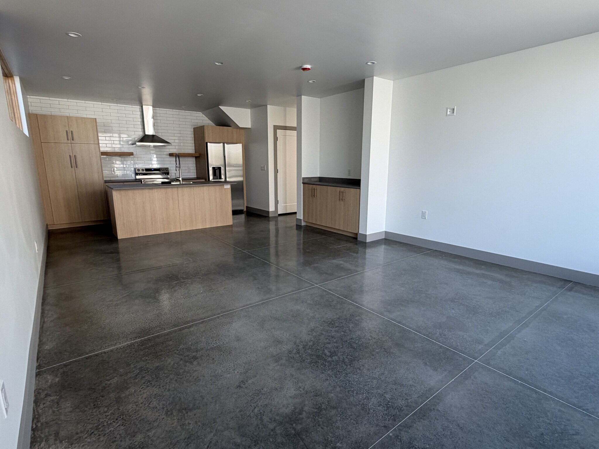 Kitchen living room with Bar - 806 S Jefferson St