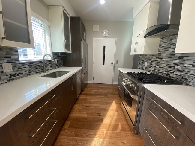 Building Photo - 2149 Carlmont Dr