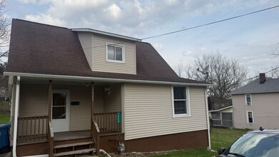 Building Photo - Large 4 bedroom single family home ready now!