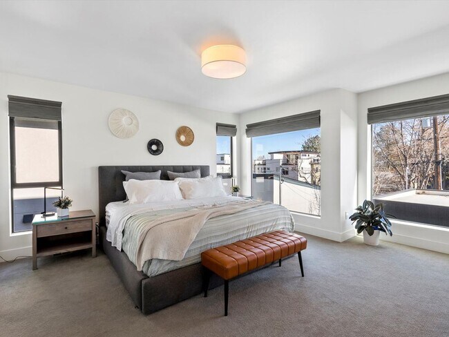 Building Photo - Luxury 3-Bed, 3.5-Bath Denver Home with Ro...