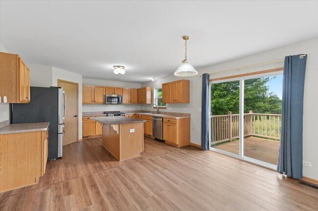 Building Photo - 966 Forest View Way