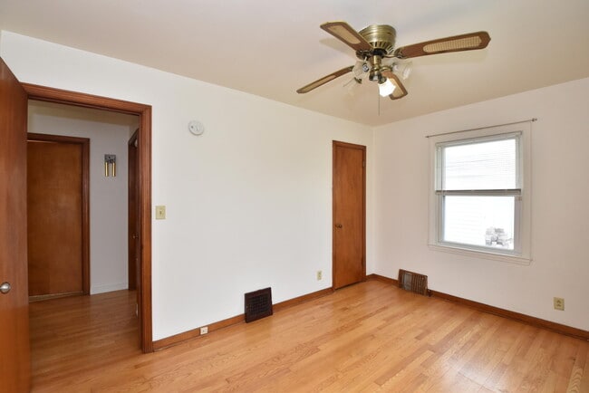 Building Photo - 3115 Lasalle St