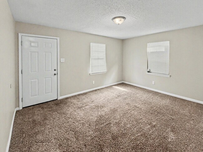 Building Photo - 4551 Sunny View Dr
