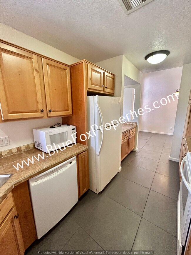 Building Photo - 6490 N Tierra De Las Catalinas
