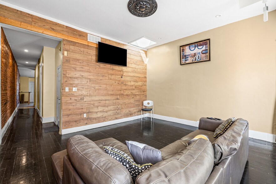 Building Photo - 3024 Auchentoroly Ter