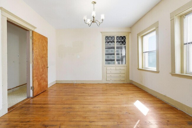 Building Photo - 32 Ashley St