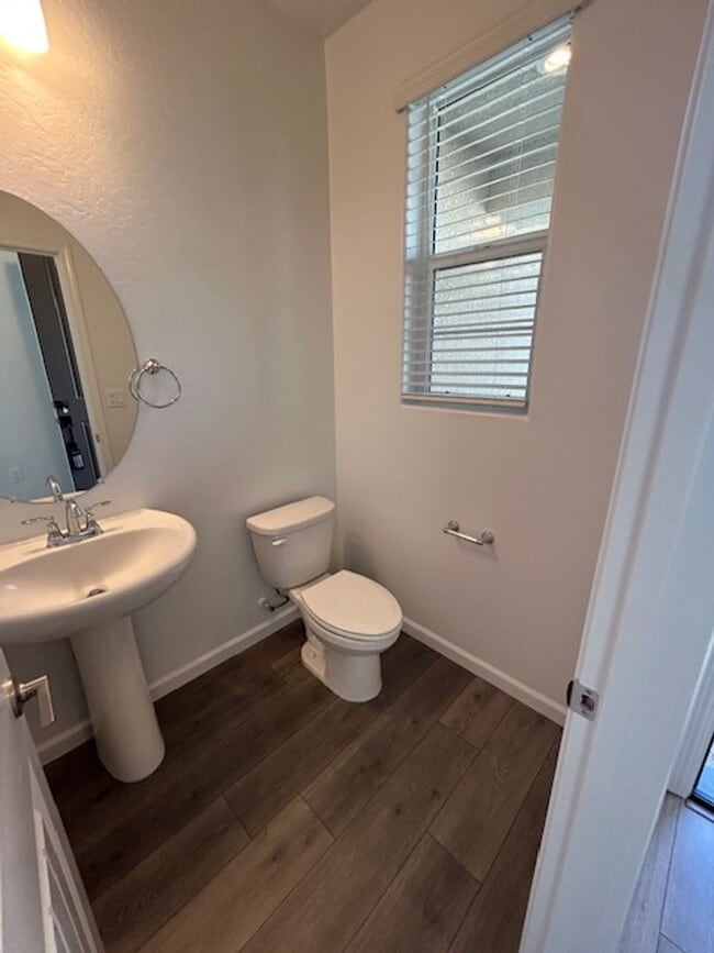 Building Photo - ***Move-In Special - $500 off 1st month's ...