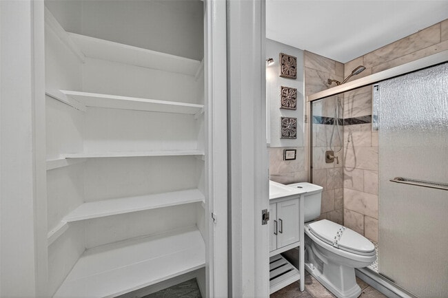 Building Photo - 305 NE 15th St