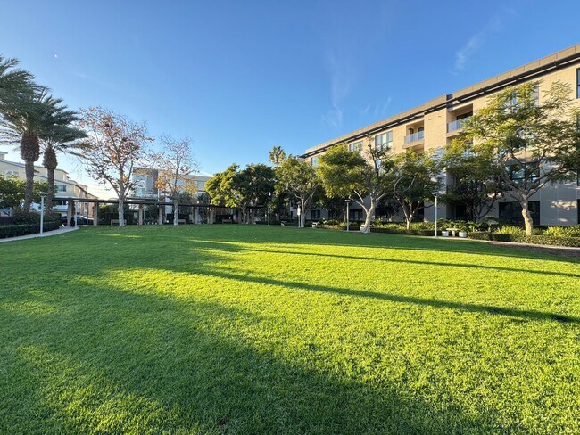 Building Photo - Stunning 2Bd/2Ba Condo in Heart of Irvine! **$500 Off First Months Rent!**