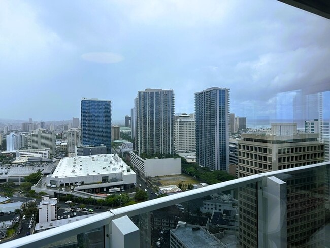 Building Photo - Moana Pacific East Tower 3BR/2BA/2PK